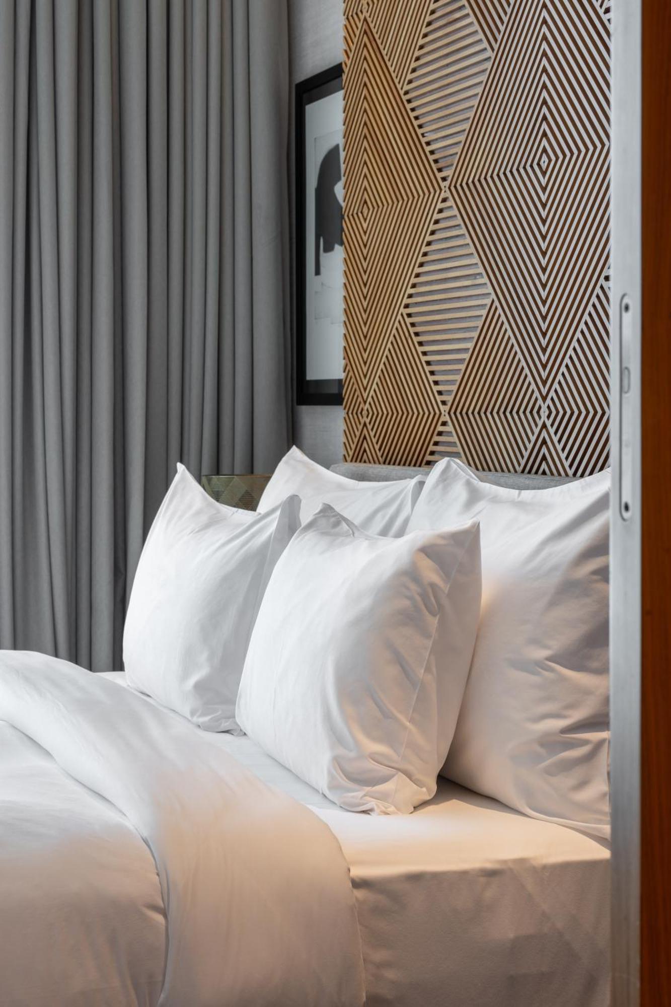 Shirvan Hotel City Yard Dschidda Exterior foto Pillows on a bed